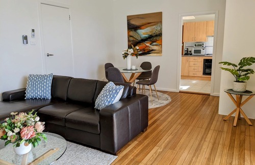 Allambie Heights Apartamento | Sunny Spacious Suite with Pool + Spa - close to Manly Beach