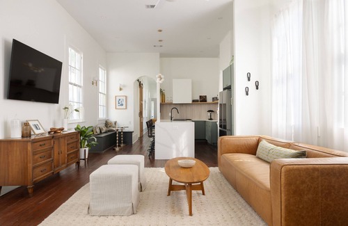 Faubourg Delassize Casa | Sunny Spacious Garden District Home