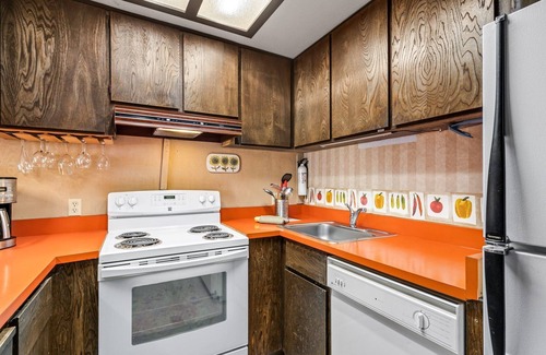 Bear Valley Condominio | Sunny, Spacious & Pet Friendly - Creekside #39 by Bear Valley Vacation Rentals