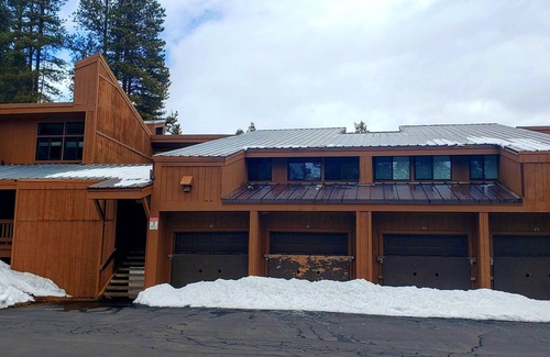 Bear Valley Condominio | Sunny, Spacious & Pet Friendly - Creekside #39 by Bear Valley Vacation Rentals