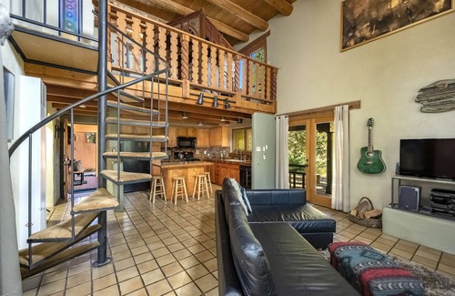 Taos Casa | Una casa hermosa y brillante justo en Taos + bañera de hidromasaje grande!