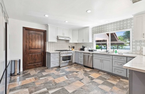 Hacienda Heights Casa | Sunny Spanish Villa Pool Parking Privacy