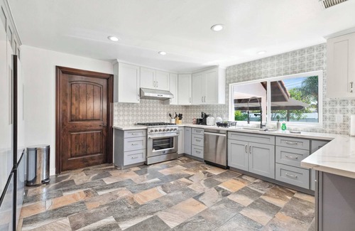 Hacienda Heights Casa | Sunny Spanish Villa Pool, Parking & Privacy