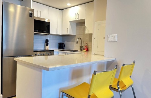 Shaughnessy Village Apartamento | Sunny stay Downtown Montreal-Fast wifi/2min from metro!