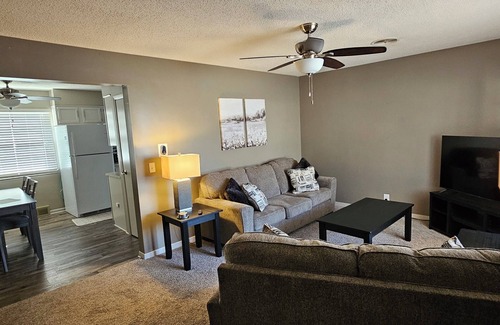 Hebron Casa | Sunny Stay on Memorial