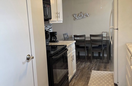 Hebron Casa | Sunny Stay on Memorial