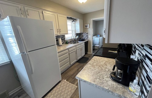Hebron Casa | Sunny Stay on Memorial