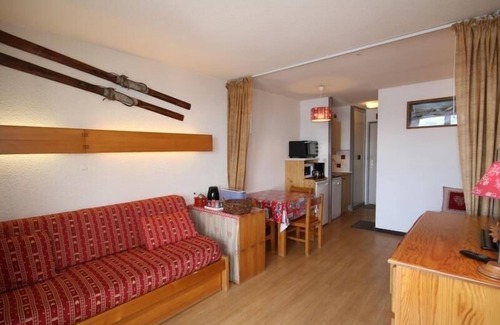 Les Saisies Apartamento | Estudio soleado, equipado con balcón en el corazón de Les Saisies, se aceptan mascotas
