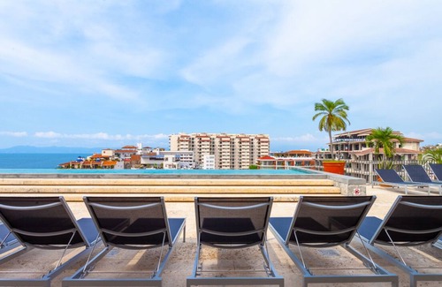 Centro Ixtapa Apartamento | Sunny Studio in Romantic Zone. Steps to Beach.