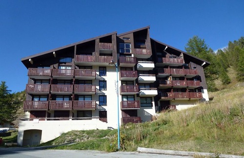 Isola Apartamento | Estudio luminoso en el corazón de Le Hameau con WiFi y fácil acceso a pistas