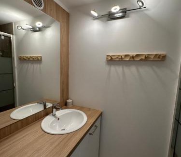 Eclose-Est Apartamento | Sunny studio Mountain View balcony Alpe d Huez Studio ensoleillé balcon vue montagne