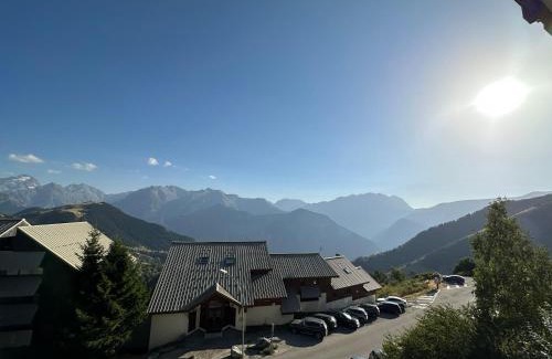 Eclose-Est Apartamento | Sunny studio Mountain View balcony Alpe d Huez Studio ensoleillé balcon vue montagne
