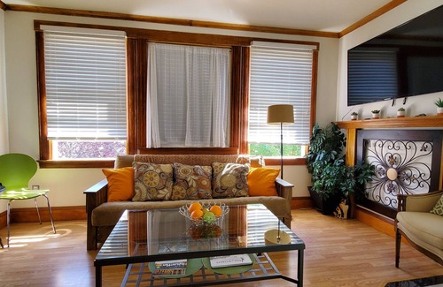 Everett Apartamento | "Sunny Studio Retreat, Steps from Downtown"