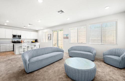 Westmont Casa | Sunny & Stylish Near LA 4BR Home w Desks & Lounge