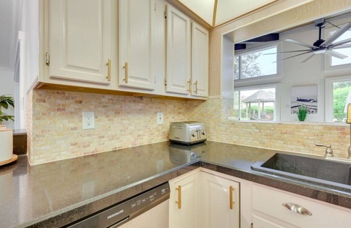 Lake Magdalene Casa | Sunny Tampa Oasis: Pool, Patio & Gazebo