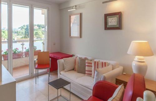 L'Escala Casa | Sunny Terrace Near Beach