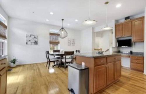 Ellicott City Casa | Sunny Townhome/4Br/2.5Bath