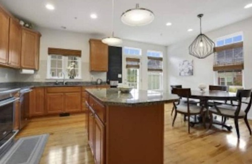 Ellicott City Casa | Sunny Townhome/4Br/2.5Bath