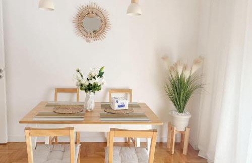 Pangrati Apartamento | Sunny two-bedroom apartment next to Panathenaic Stadium