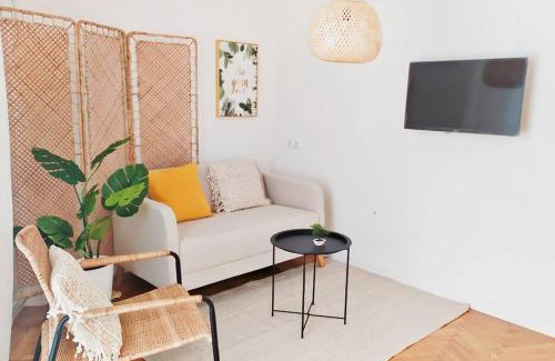 Pangrati Apartamento | Sunny two-bedroom apartment next to Panathenaic Stadium