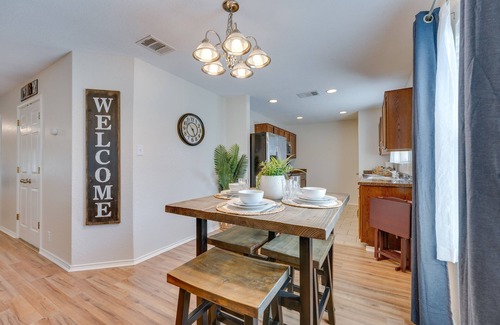 Universal City Casa | Sunny Universal City Home ~ 18 Mi to San Antonio!