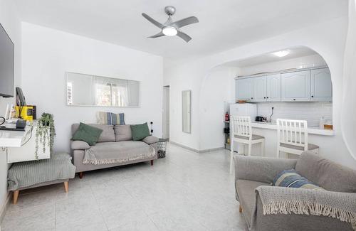 San Miguel de Salinas Apartamento | Sunny Villamartin apartment - 10 minutes walk from golf and plaza