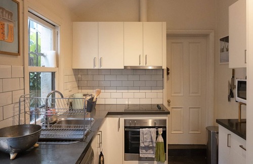 Newtown Casa | Sunny & Vibrant home in prime Newtown location