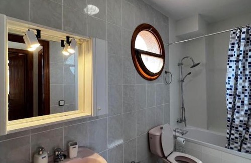 Los Arenales del Sol Casa | Sunny Villa Few Minutes Walk from beach