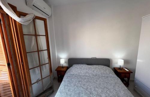 Los Arenales del Sol Casa | Sunny Villa Few Minutes Walk from beach