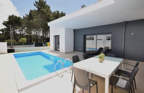 Caldas da Rainha Villa | Sunny Villa Near Óbidos w Beaches