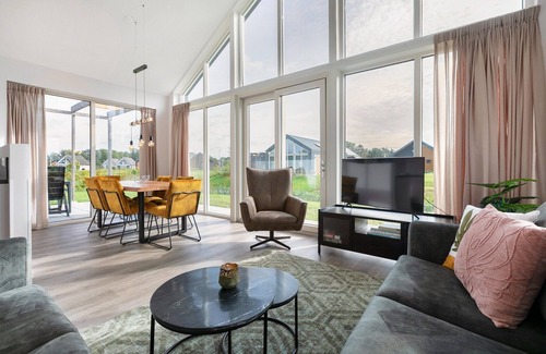 Tynaarlo Casa | Sunny Villa with Garden Patio