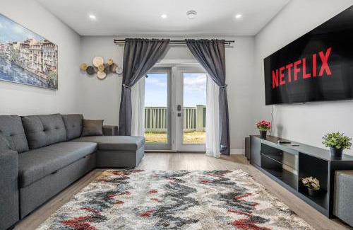 Calgary Apartamento | Sunny Walk-out Unit, Free HiSpeed Wi-Fi and Parking, Near Grocery