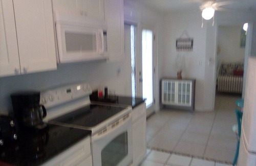 Greater Northdale Casa | Sunny warm private secure apartment