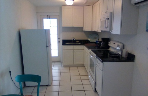 Greater Northdale Casa | Sunny warm private secure apartment