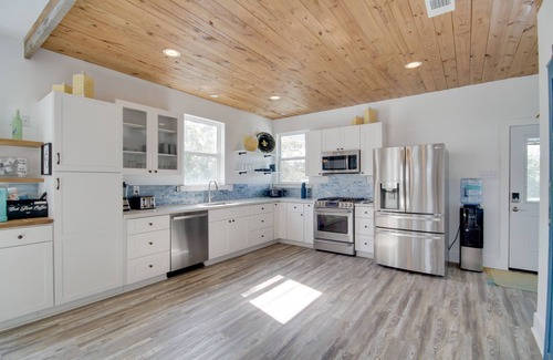 Waveland Casa | Sunny Waveland Home Rental w/ Pool: Walk to Beach!