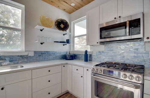 Waveland Casa | Sunny Waveland Home Rental w/ Pool: Walk to Beach!