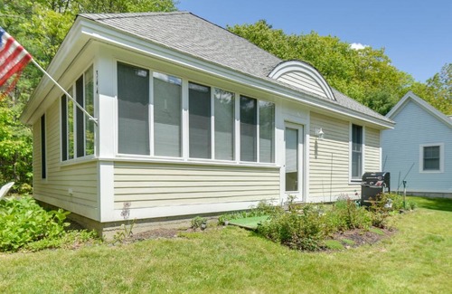 Summer Village Casa | Sunny Wells Cottage - 1 Mi to Moody Beach!