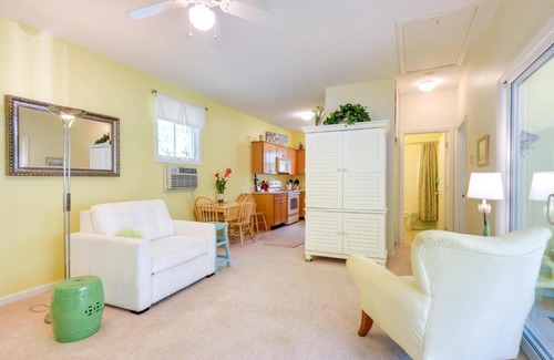Summer Village Casa | Sunny Wells Cottage - 1 Mi to Moody Beach!