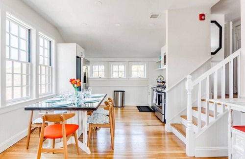 Westport Apartamento | Sunny Westport 2 BR Retreat above Historic Mill