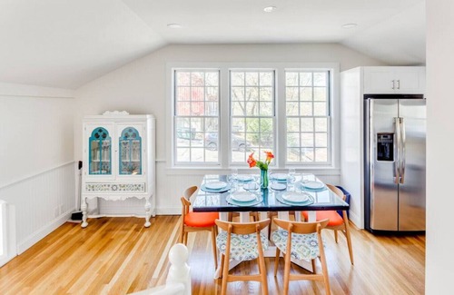 Westport Apartamento | Sunny Westport 2 BR Retreat above Historic Mill