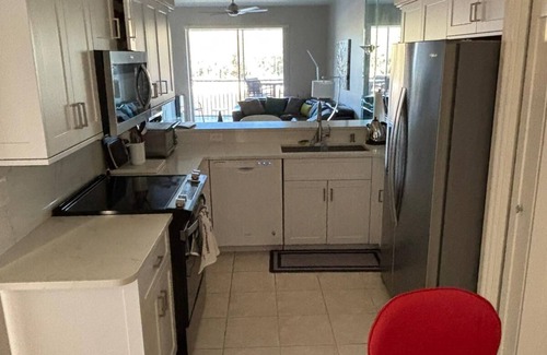 Naples Condominio | Sunny Winter: Golf, Tennis/Pickleball and Dining