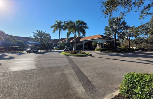 Naples Condominio | Sunny Winter: Golf, Tennis/Pickleball and Dining