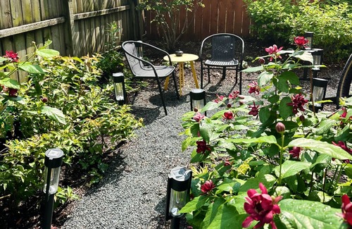 Evanston Apartamento | Sunny Work From Home Apt: Near Northwestern-Chicago-Beaches-Loyola