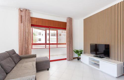 Maia Apartamento | SunnyQuarters WalktoBeach 2BR AC