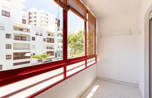 Maia Apartamento | SunnyQuarters WalktoBeach 2BR AC