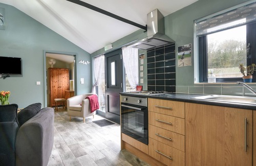 Raymonds Hill Cabaña | SUNNYSIDE AT COOMB BANK FARM, pet friendly in Raymond's Hill