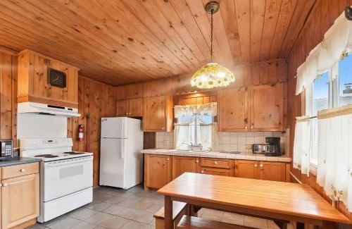 Greenbush Apartamento | Sunnyside Combined 12BR 5BA Lakefront Retreat