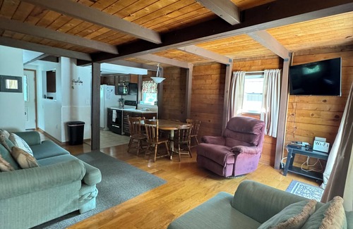 Conneaut Lakeshore Casa | Sunnyside Lake Home at Conneaut Lake