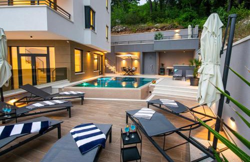 Brela Apartamento | SunnySide luxury suites with free parking and swimming pool