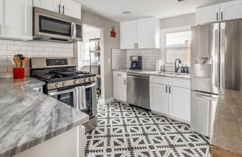 Sunnyside Casa | Sunnyside Oasis: 2BD Home plus 1BD Carriage Home